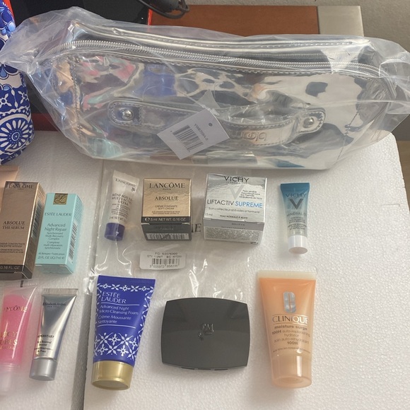 NEW. LANCÔME GUERLAIN ELIZABETH ARDEN cremes and 2 makeup pouches. All new. - Picture 4 of 12